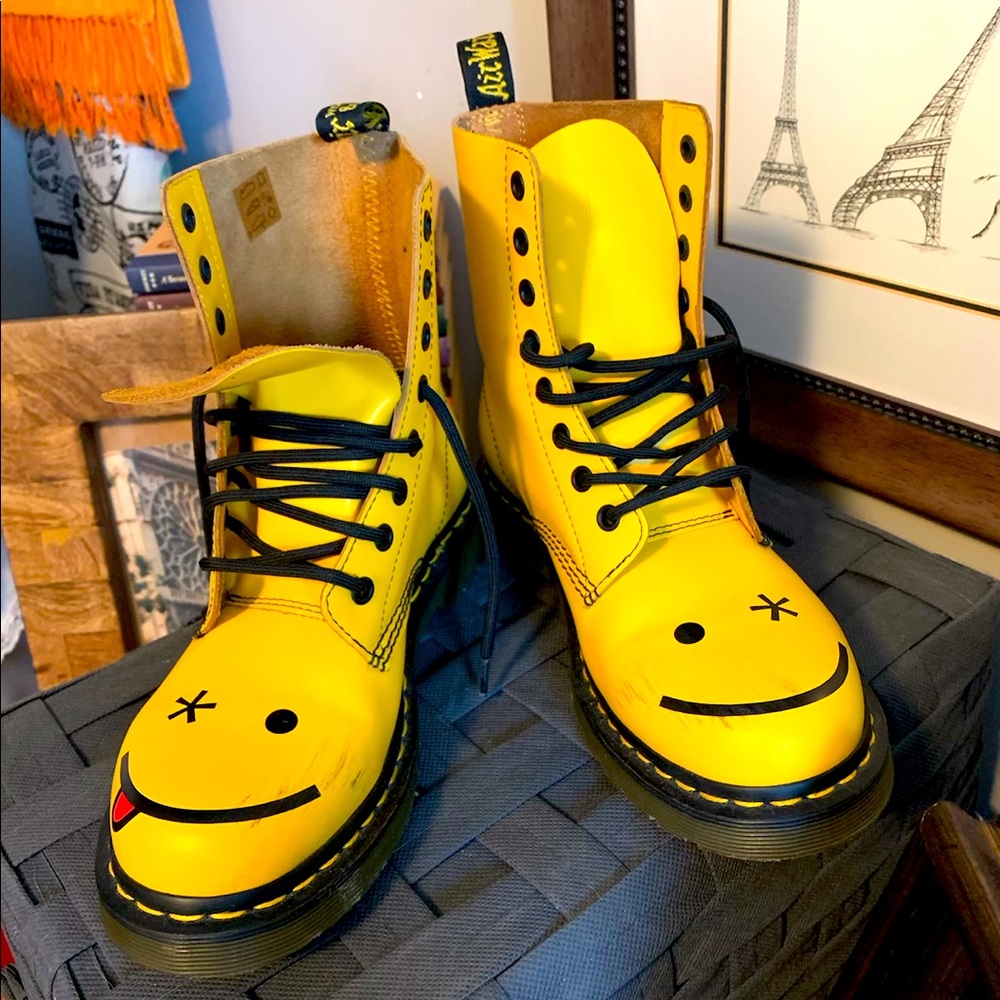 Rare Dr Martens Hincky Womens Leather Smiley 8-Eyelet Boots - Yellow US size 8